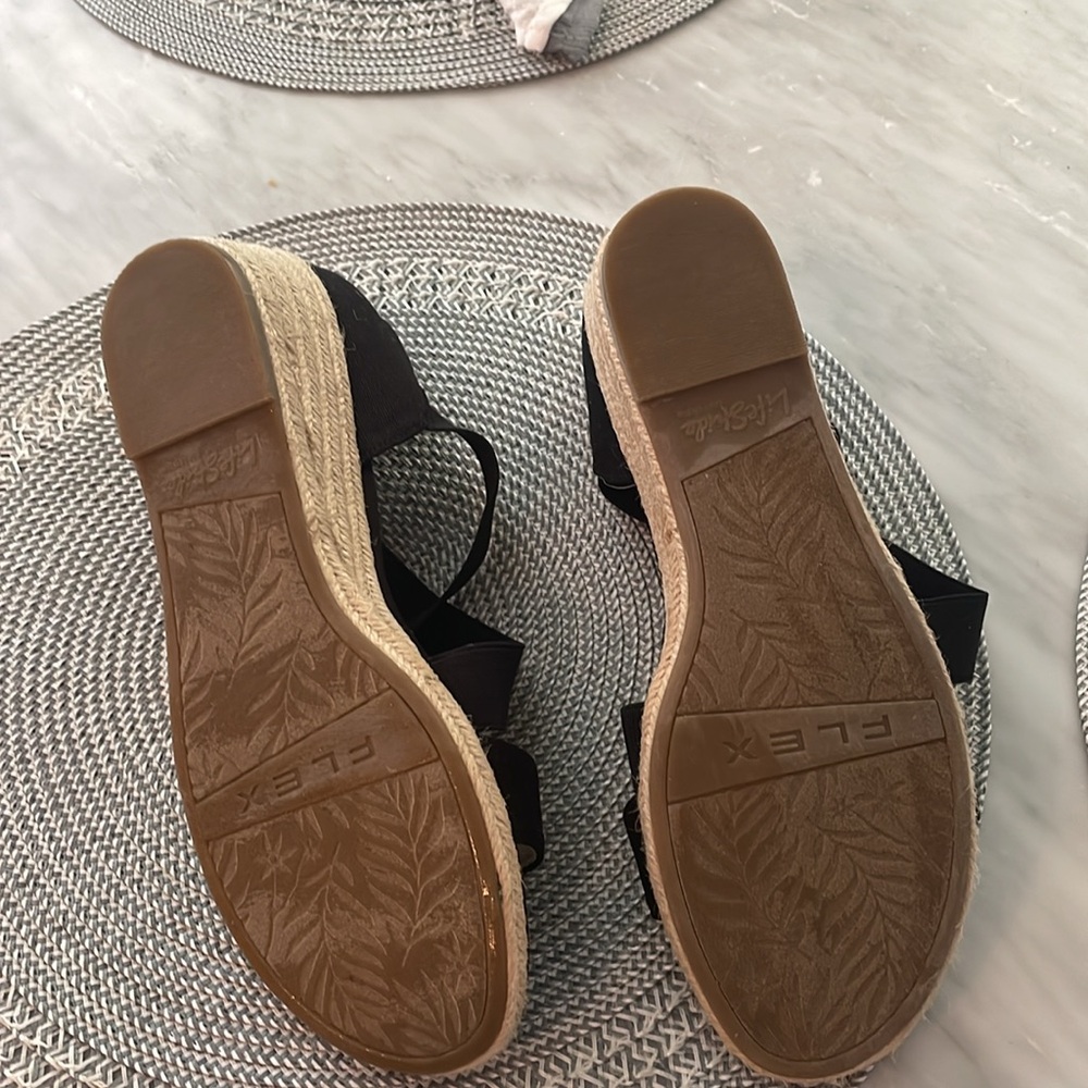Life Stride Black Elastic Crisscross Slip-On Sandals - Picture 3 of 4